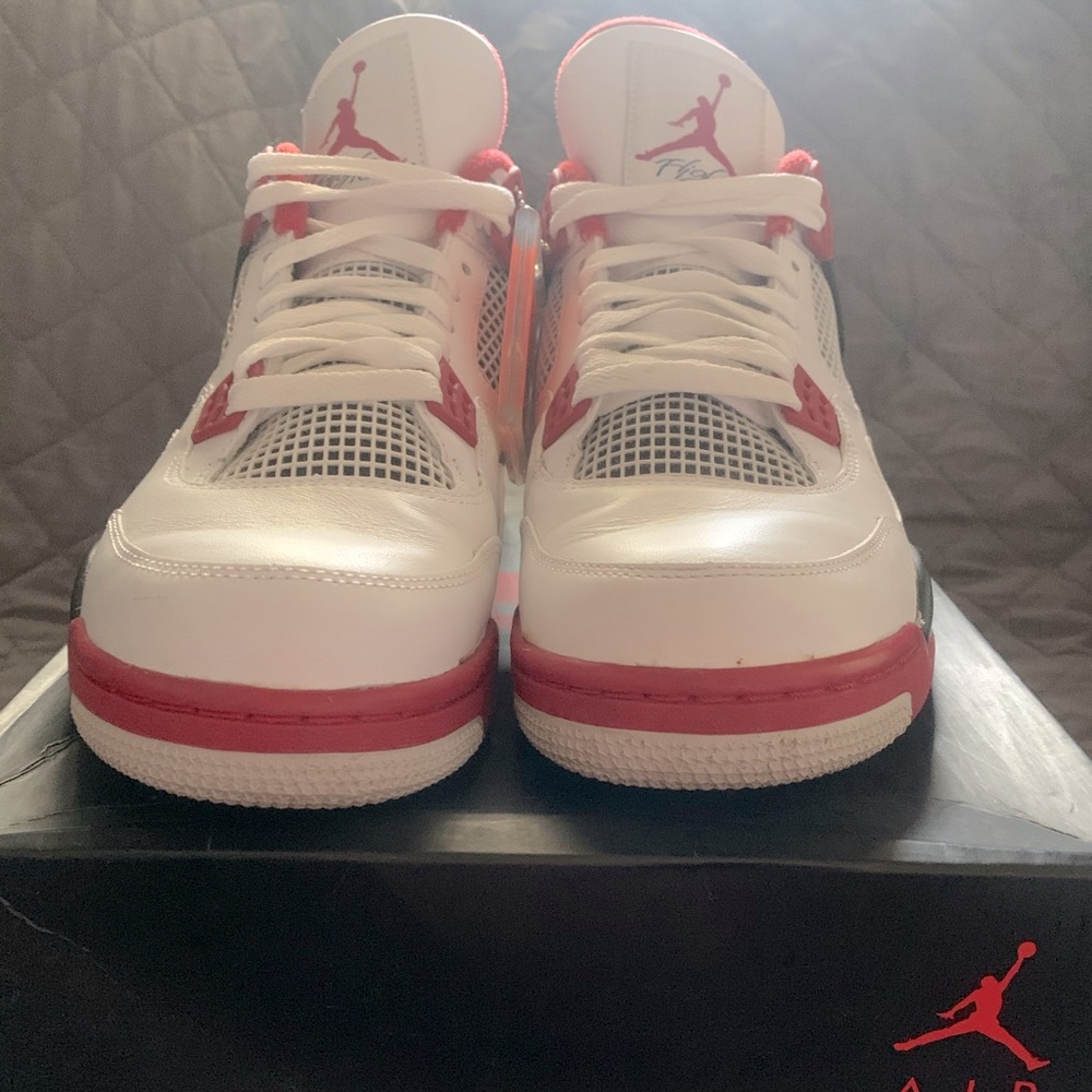 Air Jordan Retro 4